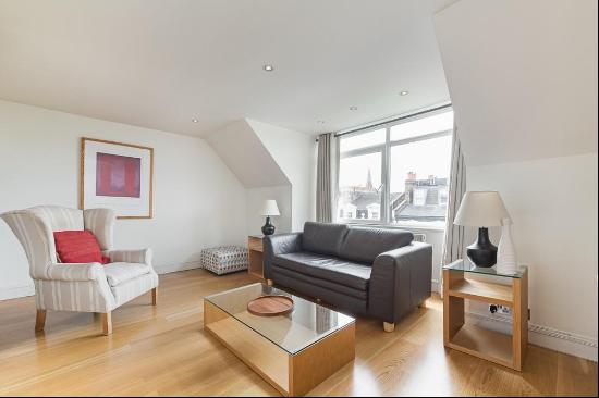 A charming one bedroom flat with a roof terrace in Chelsea, SW3.