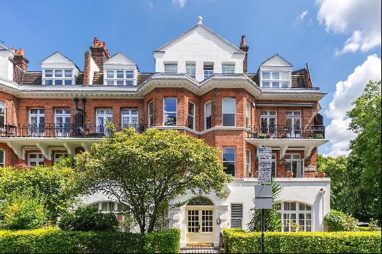 A charming first-floor apartment, with stunning views over Bishops Park and towards the ri