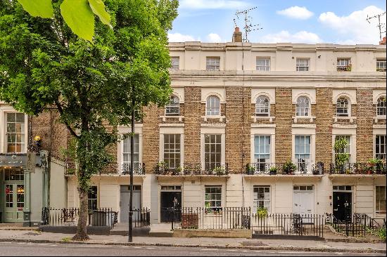 A beautifully refurbished one bedroom flat in a Georgian conversion, finished to an excell