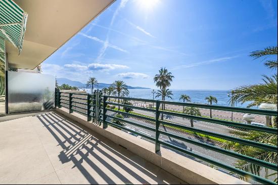 Sea front apartment on the promenade des anglais.