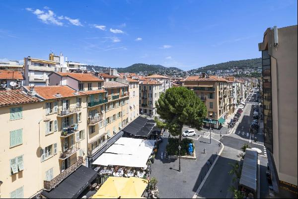 A very nice 5-room apartment in Nice.