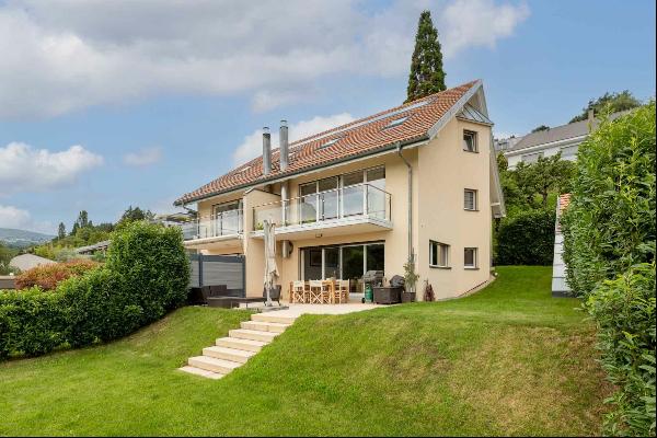 Charming semi-detached villa with lake view!