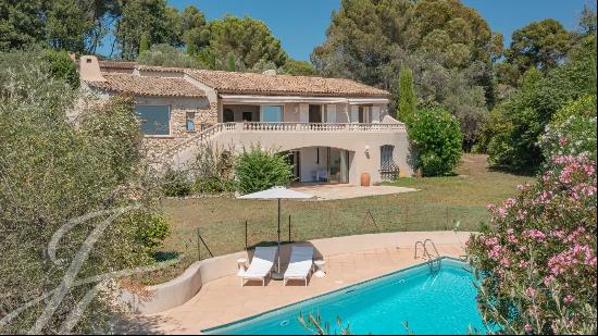 Mougins - Property with view of the village, sea and hills