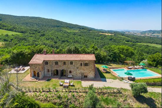 Wonderful farmhouse in the countryside of Siena