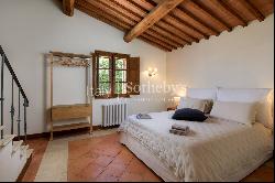 Wonderful farmhouse in the countryside of Siena