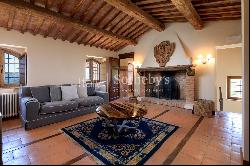 Wonderful farmhouse in the countryside of Siena