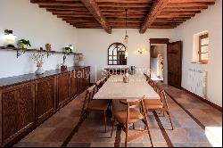 Wonderful farmhouse in the countryside of Siena