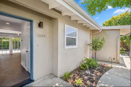 1644  1/2 Tustin Avenue, Costa Mesa, CA 92627