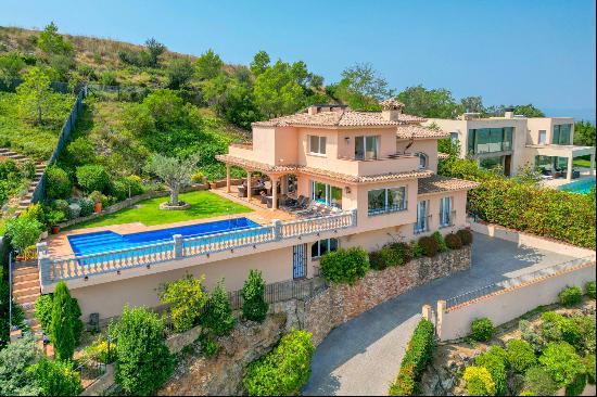 Nice house with excellent views and unbeatable location in Begur