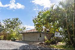 Charming Pukalani Home with Mountain and Valley Views