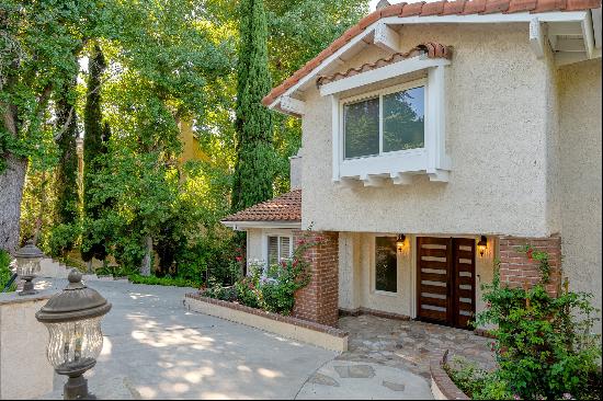 Private Oasis in Coveted Conejo Oaks