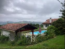 SARE, HOUSE OF 260 M², PANORAMIC VIEW ON THE MOUNTAINS