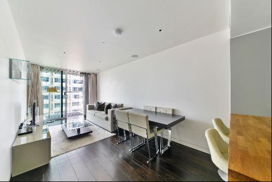 Luxurious one-bedroom flat with a balcony and highly sought-after Heron development in the