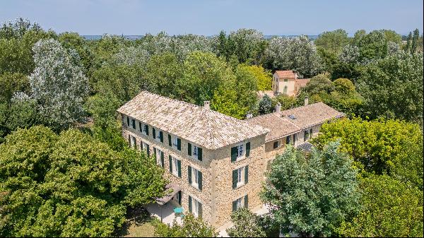 Exceptional property with chambres d'hotes and tables d'hotes for sale near Chateauneuf Du