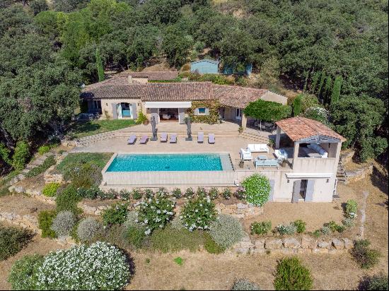 Beautiful villa with commanding view for sale in La Garde-Freinet.