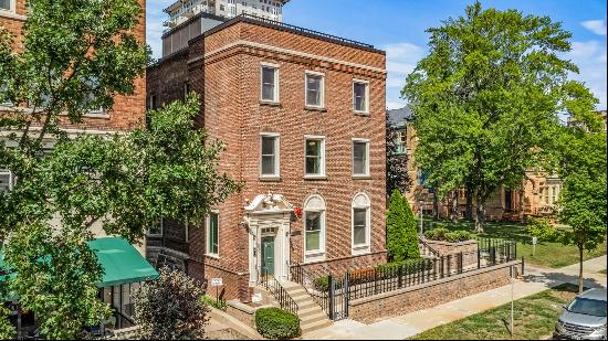 Luxury Apartment Retreat Near Milwaukee's Lakefront