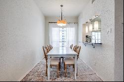 Don't Miss this Chic 2 Bed, 2.5 Bath Condo in Prime Dallas Location