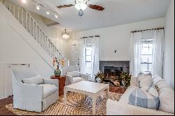 Don't Miss this Chic 2 Bed, 2.5 Bath Condo in Prime Dallas Location