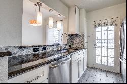 Don't Miss this Chic 2 Bed, 2.5 Bath Condo in Prime Dallas Location