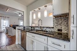 Don't Miss this Chic 2 Bed, 2.5 Bath Condo in Prime Dallas Location