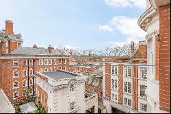 Lateral four-bedroom apartment in Kensington