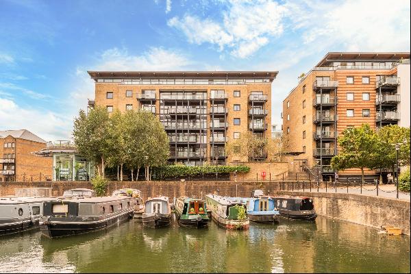 A two bedroom apartment in Medland House that has been fully refurbed with water views.