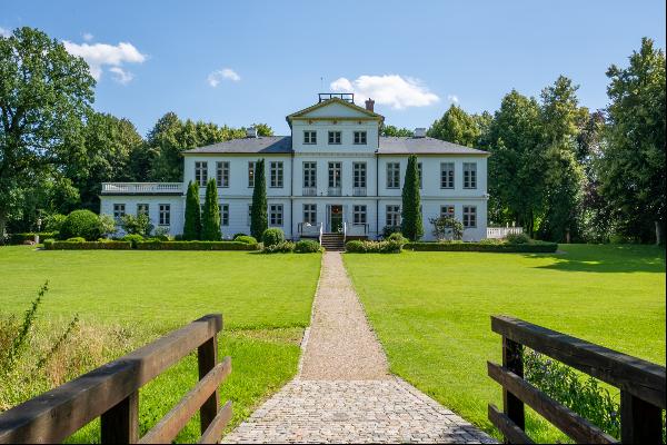 Timeless Elegance Meets Modern Luxury: The Historic Herrenhaus Kluvensiek