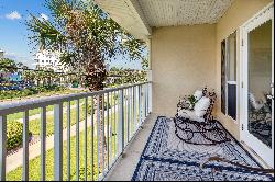 One Bedroom Destin Condo With Loft Near Public Beach Access