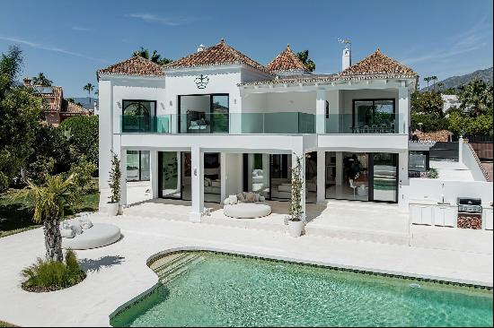 Luxurious 4-bedroom villa in Parcelas del Golf, Nueva Andalucia.