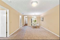 Private and Convienent Condo in Edgewater!