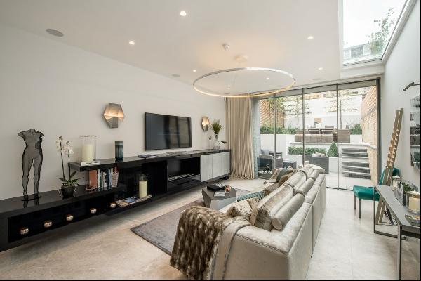 Lavish five-bedroom family home in Belgravia