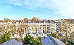 An extremely bright modern two-bedroom apartment in South Kensington