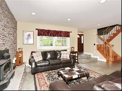 SPACIOUS PEARL RIVER, NY COLONIAL