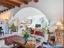 Charming renovated farmhouse, magnificent outdoor spaces 25min from Uzes