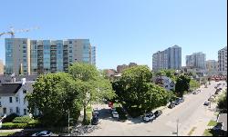 Luxury Apartment Near Lake Michigan on Milwaukee's East Side