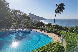 House in condominium with ocean and Pedra da Gávea views