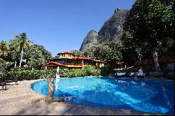 House in condominium with ocean and Pedra da Gávea views