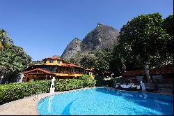 House in condominium with ocean and Pedra da Gávea views