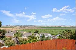 Great views! Well built home in cul de sac