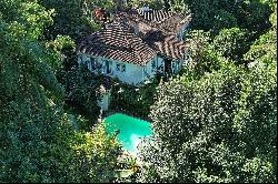 Historic seaside mansion in Enseada do Jatoba