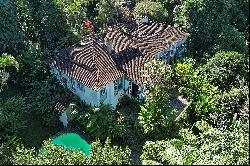 Historic seaside mansion in Enseada do Jatoba