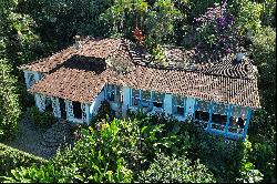 Historic seaside mansion in Enseada do Jatoba