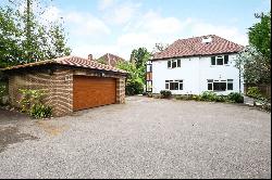 Leatherhead Road, Oxshott, Surrey, KT22 0ET