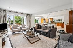 Leatherhead Road, Oxshott, Surrey, KT22 0ET