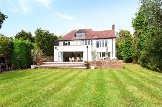 Leatherhead Road, Oxshott, Surrey, KT22 0ET