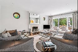 Leatherhead Road, Oxshott, Surrey, KT22 0ET