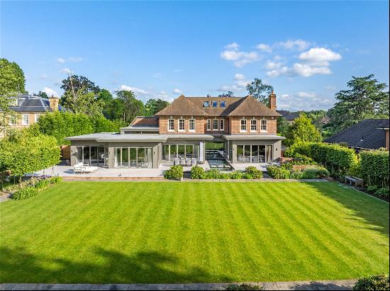 Holtwood Road, Oxshott, Leatherhead, Surrey, KT22 0QJ