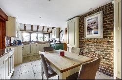 Crede Lane, Bosham, Chichester, West Sussex, PO18 8NX