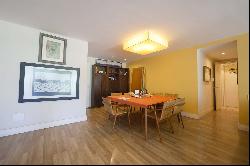 Renovated apartment in Village Sao Conrado Condominium with full amenities