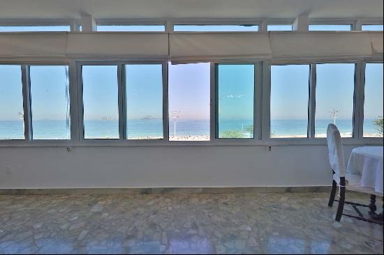 Oceanfront apartment at Posto 10, Ipanema, with panoramic views of Arpoador